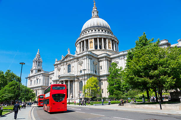 St pauls cathedral with buses 3